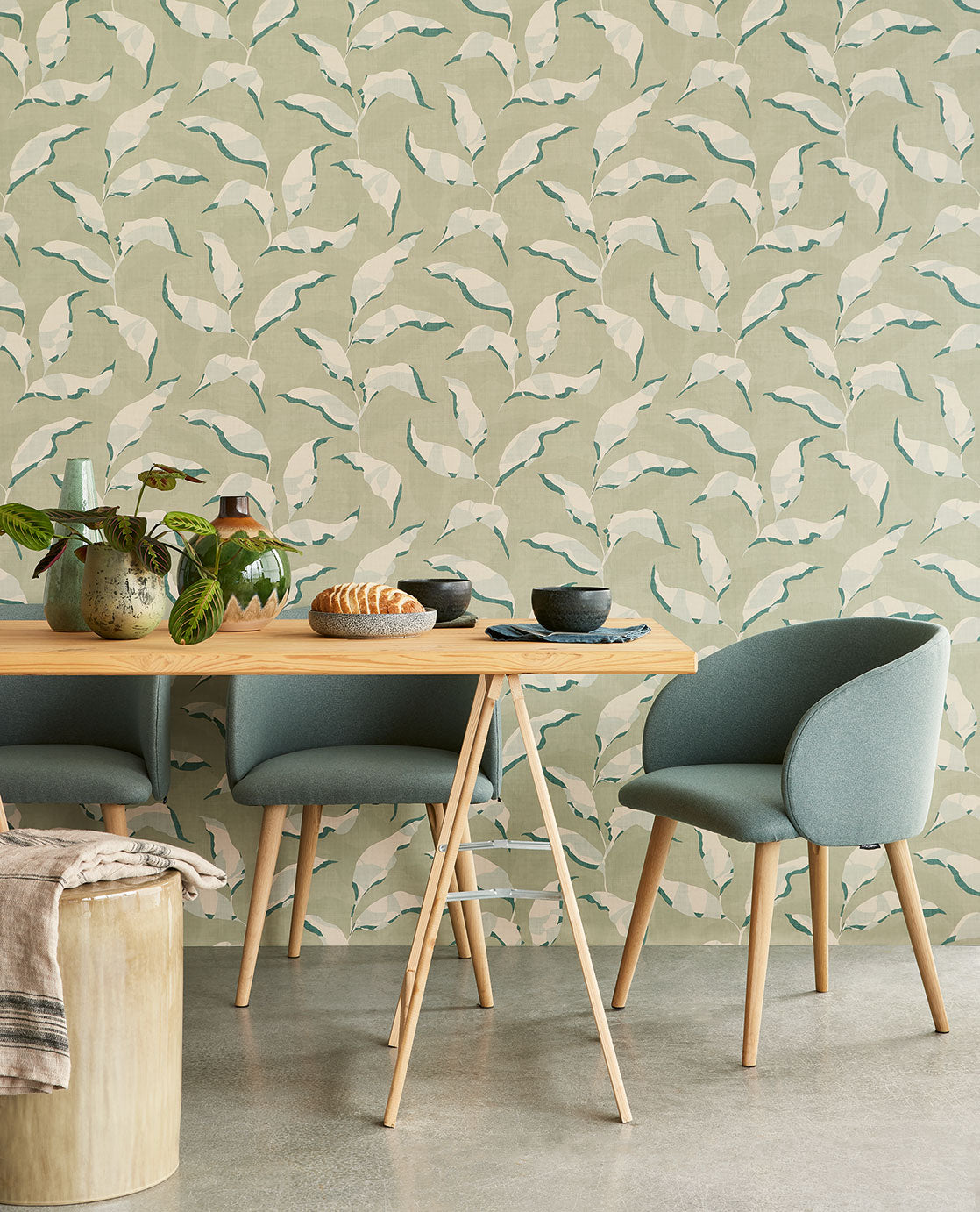 Twist Graphic Leaf wallpaper