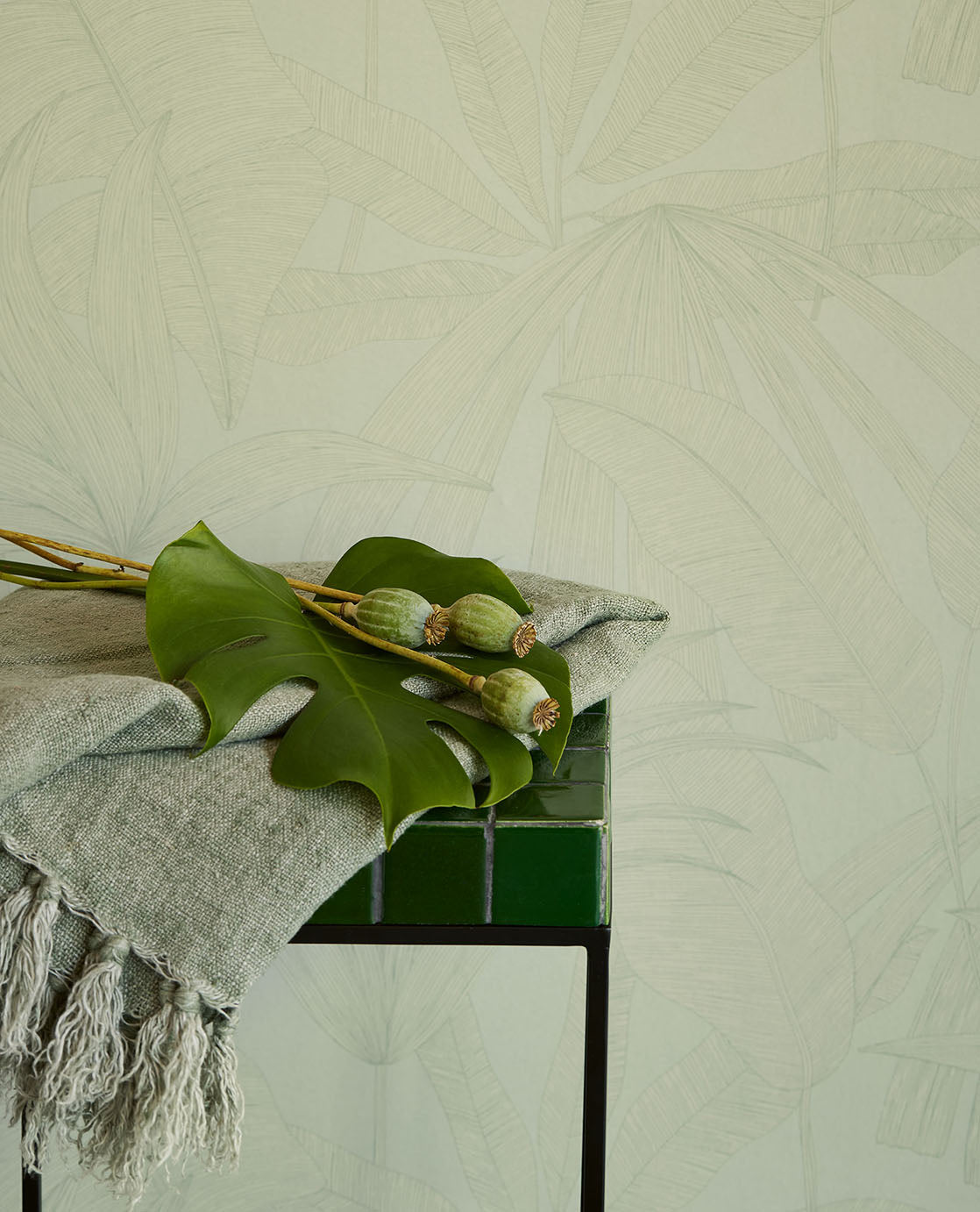 Festival tonal Tropical leaf wallpaper