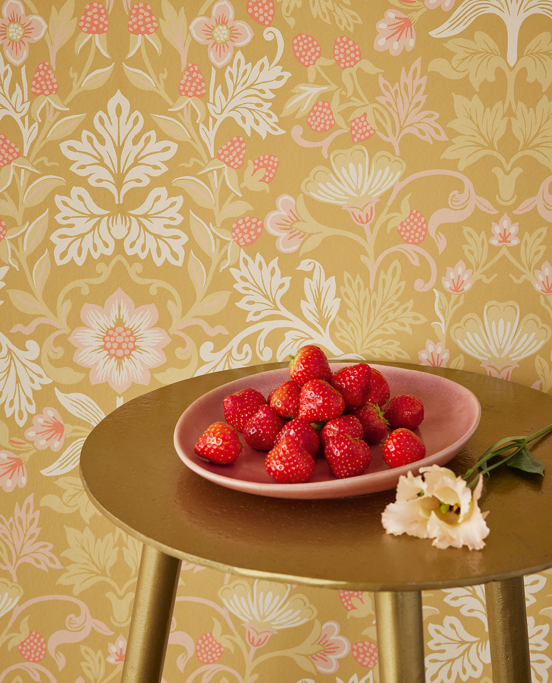 Posy Strawberry Fields Floral wallpaper