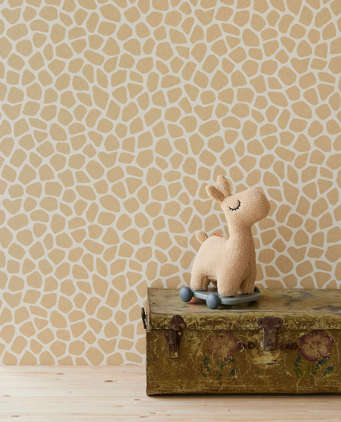 Explore Giraffe Patterned wallpaper