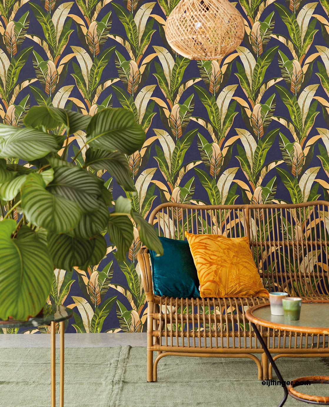 Vivid Jungle Leaf wallpaper