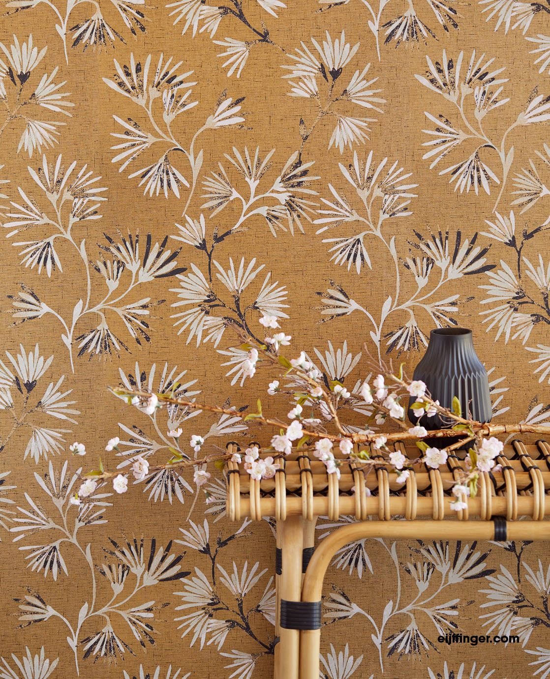 Enso Kimono Floral wallpaper
