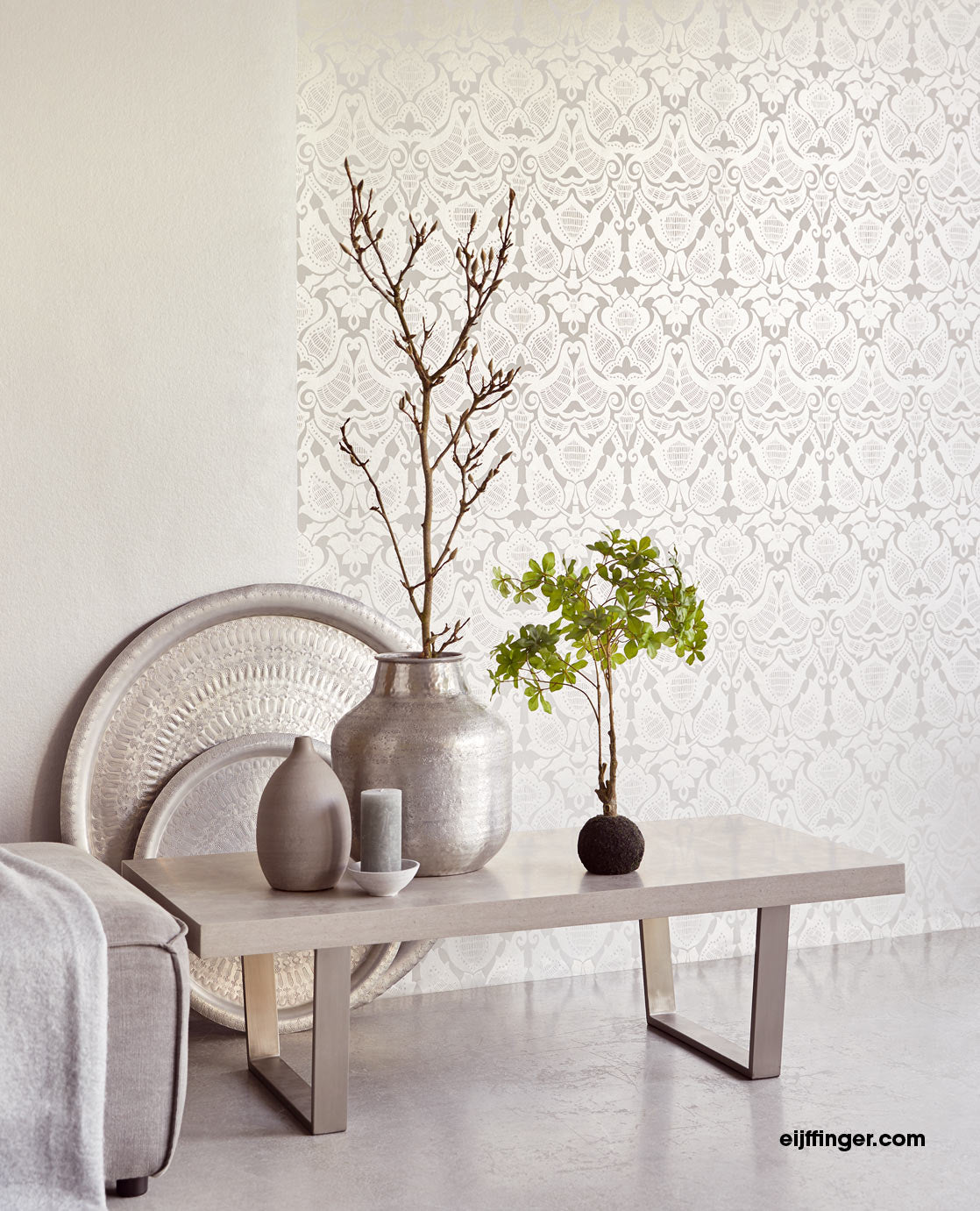 Lounge Ornamental Metallic wallpaper