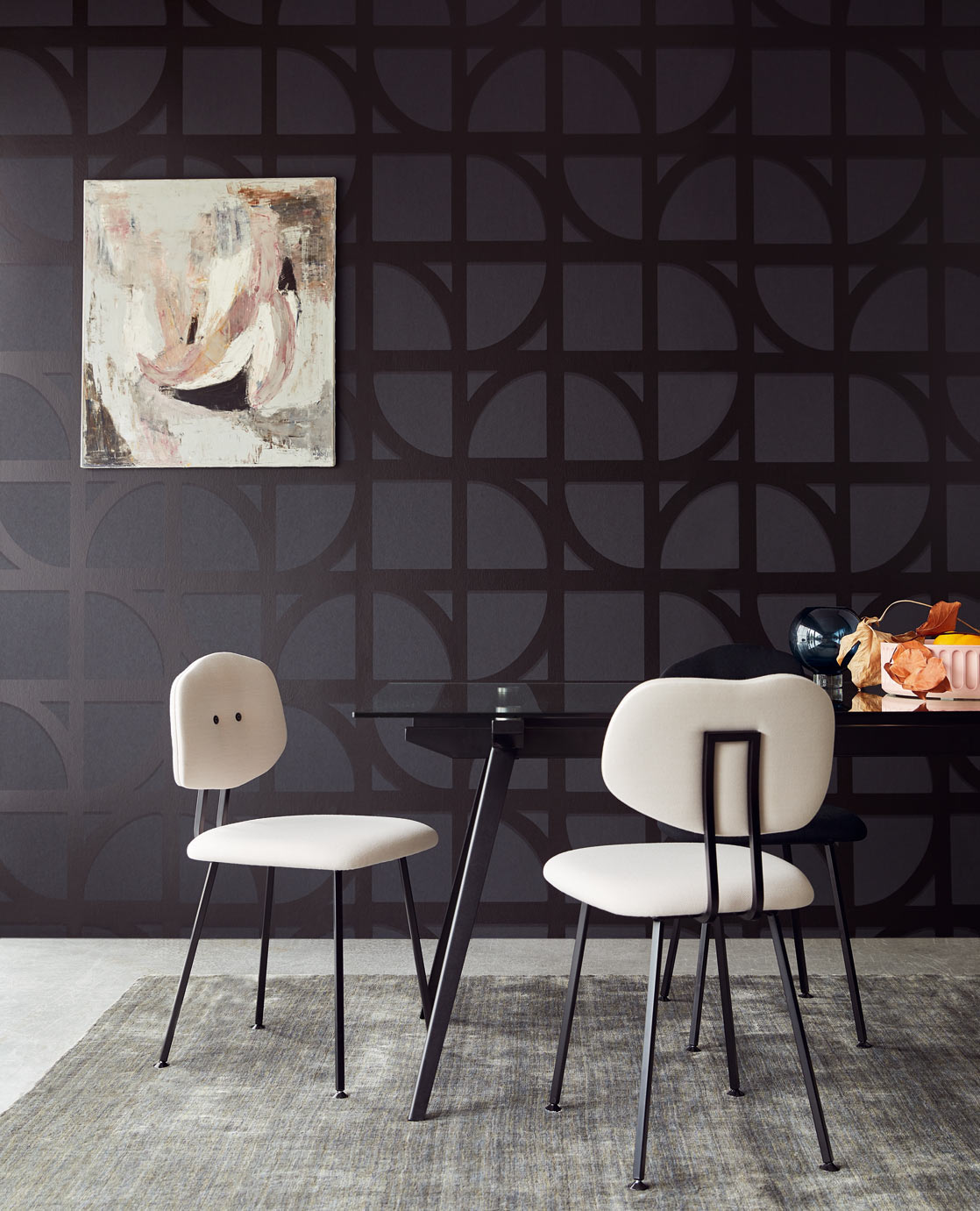 Bold Giant Graphic wallpaper